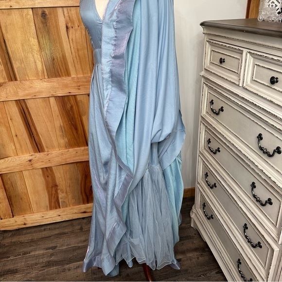 NWT! Shimmering Fitted Bodice Halter top full floor length Skirt Gown Size 11J - Picture 11 of 13